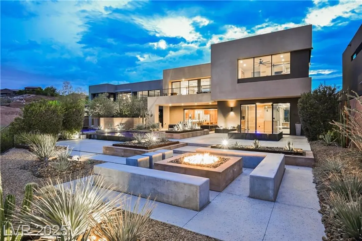 Property Slideshow image 1 of 93 | 20 falling canyon ct, Henderson, NV, 89011