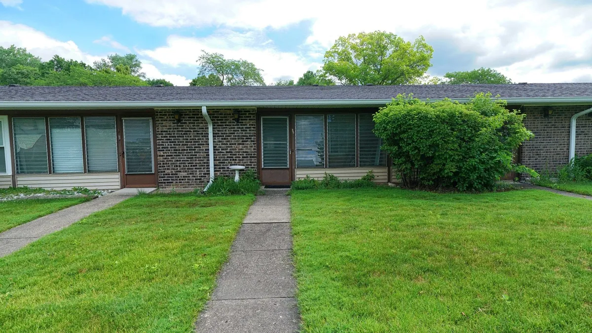Property Slideshow image 1 of 10 | 7415 clarendon ct 69, Fox Lake, IL, 60020
