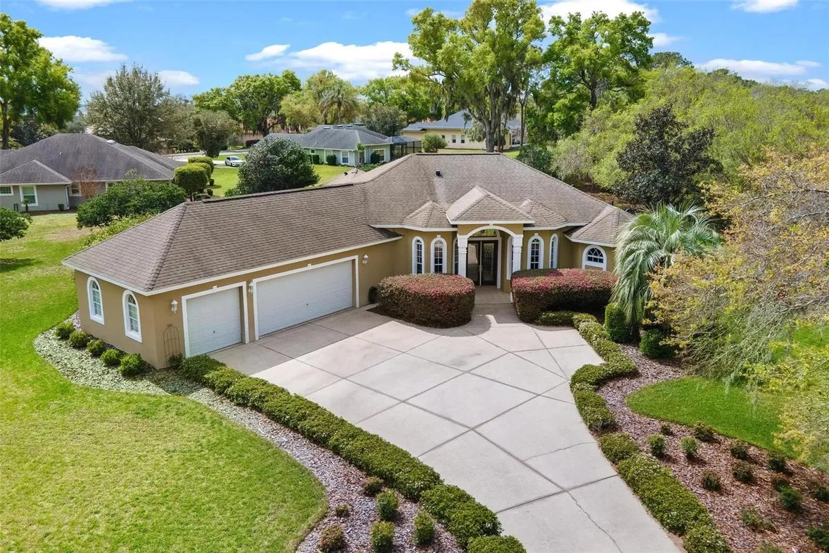 Property Slideshow image 1 of 56 | 6053 spinnaker loop, Lady Lake, FL, 32159