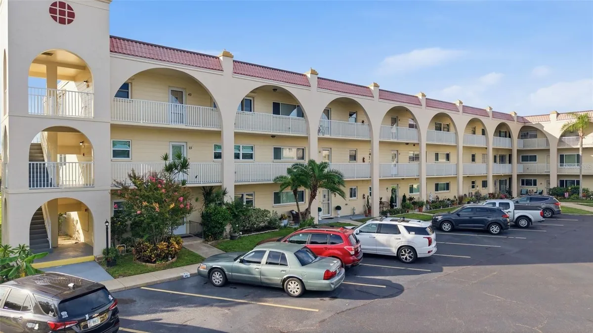 Property Slideshow image 1 of 28 | 2259 costa rican dr 23, Clearwater, FL, 33763