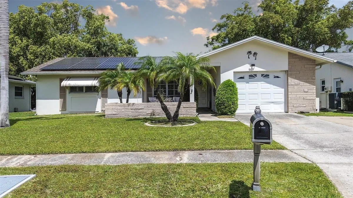 Property Slideshow image 1 of 38 | 2955 briar cliff dr, Palm Harbor, FL, 34684