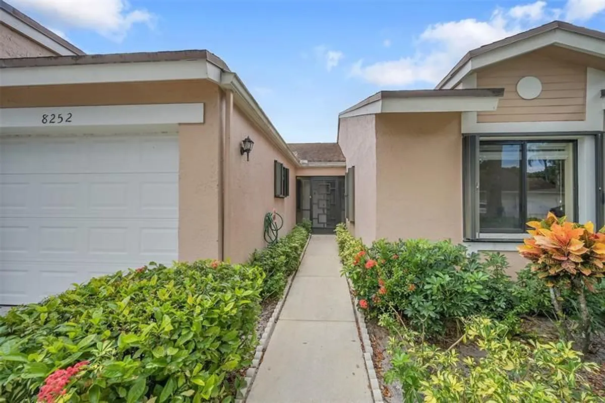 Property Slideshow image 1 of 26 | 8252 springlake dr # 8252, Boca Raton, FL, 33496