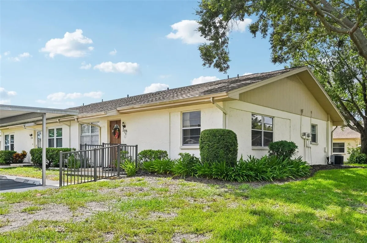 Property Slideshow image 1 of 51 | 2208 grenadier dr, Sun City Center, FL, 33573