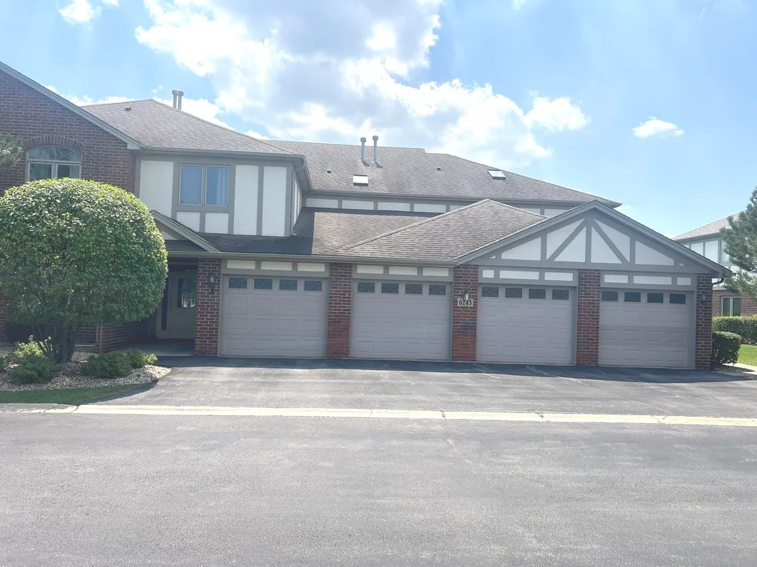 Property Slideshow image 1 of 33 | 6243 misty pines dr 1, Tinley Park, IL, 60477