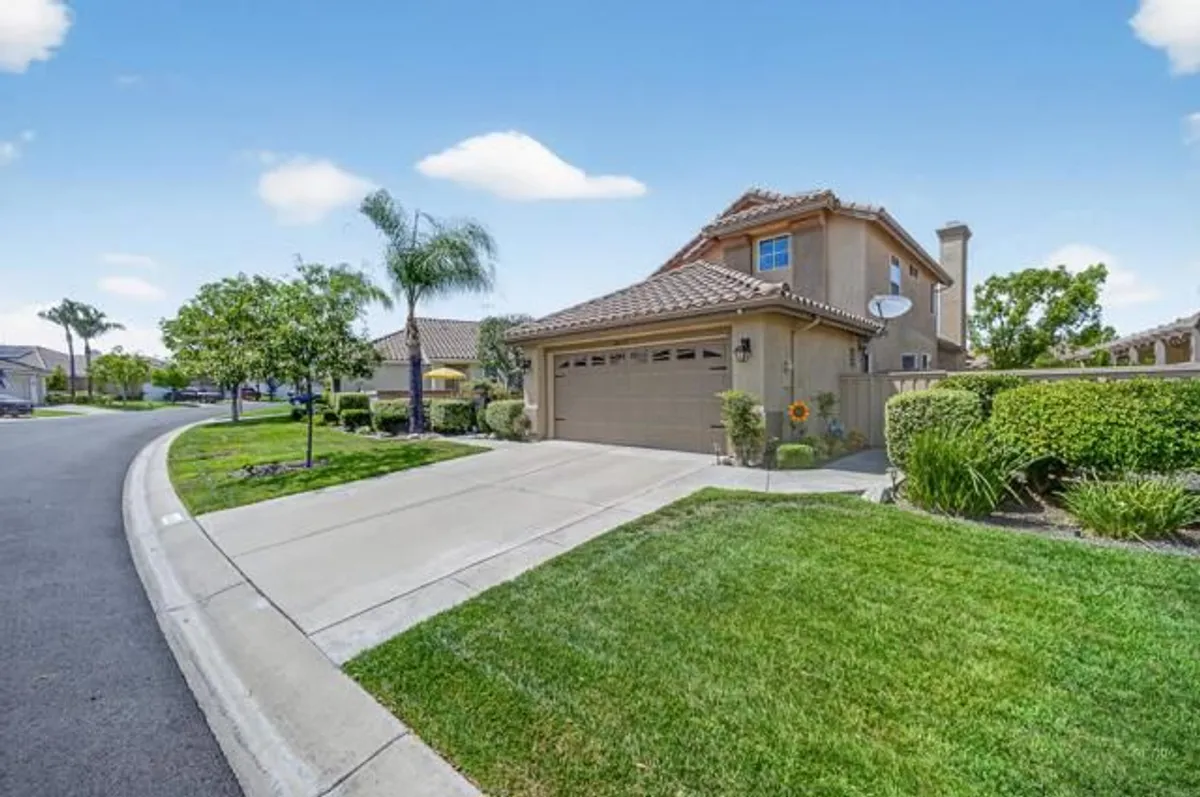 Property Slideshow image 1 of 30 | 40455 via tapadero, Murrieta, CA, 92562