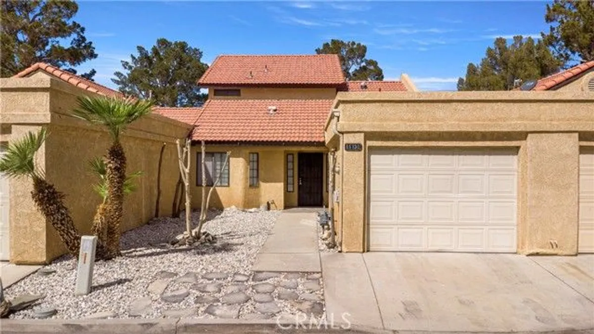 Property Slideshow image 1 of 36 | 11730 oak st, Apple Valley, CA, 92308