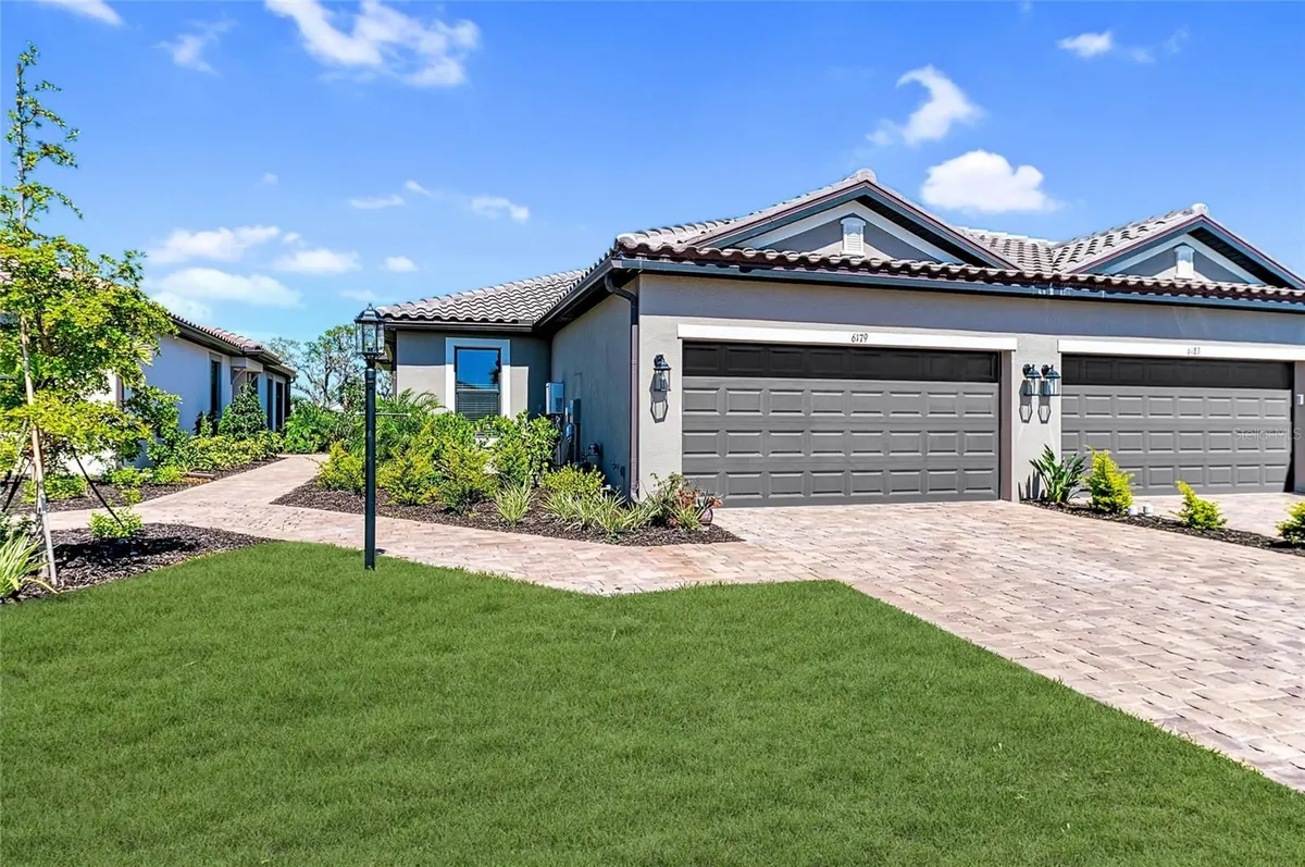 Property Slideshow image 1 of 64 | 6179 mesa gln, Bradenton, FL, 34203