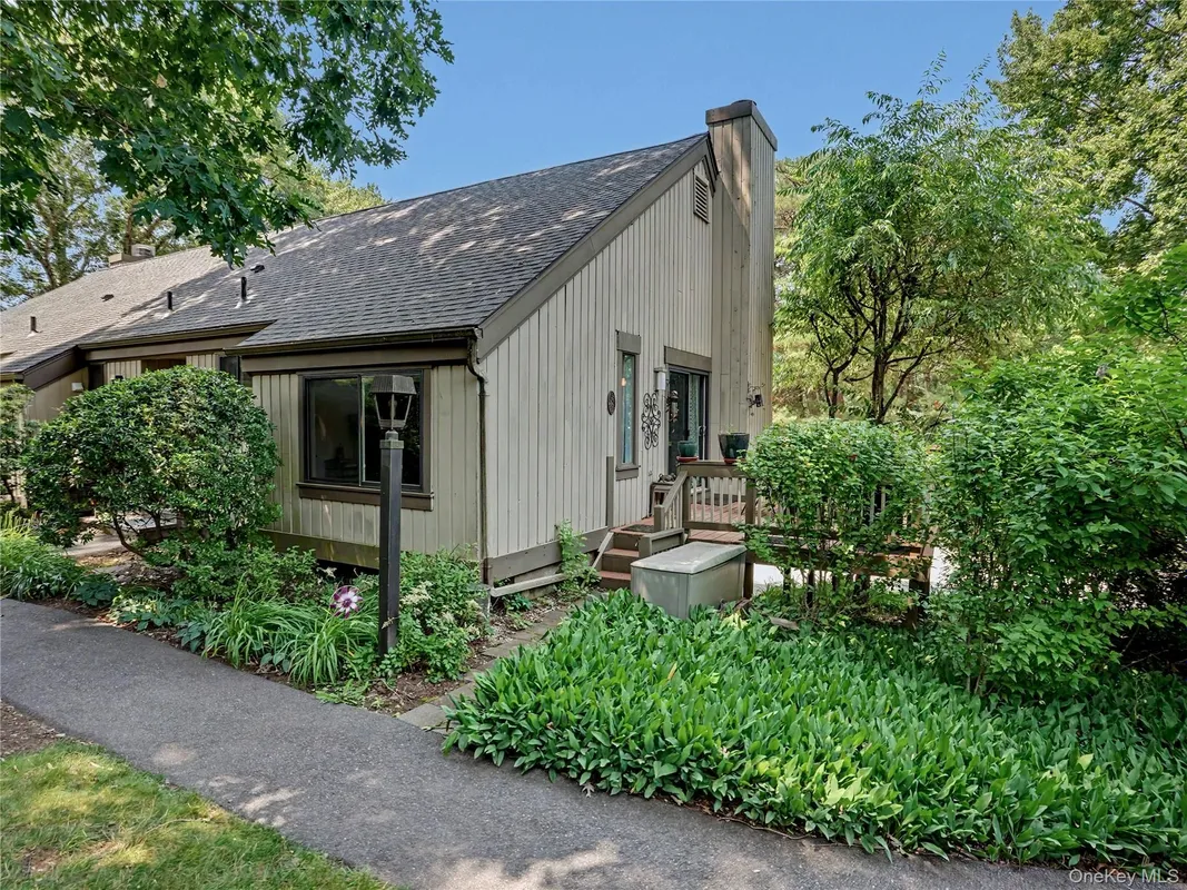 Property Slideshow image 1 of 25 | 128 heritage hills dr b, Somers, NY, 10589