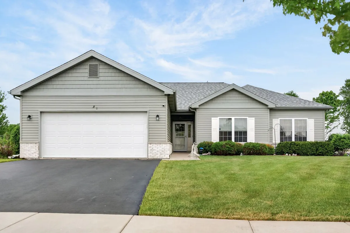 Property Slideshow image 1 of 47 | 1001 madison ave, Mchenry, IL, 60050