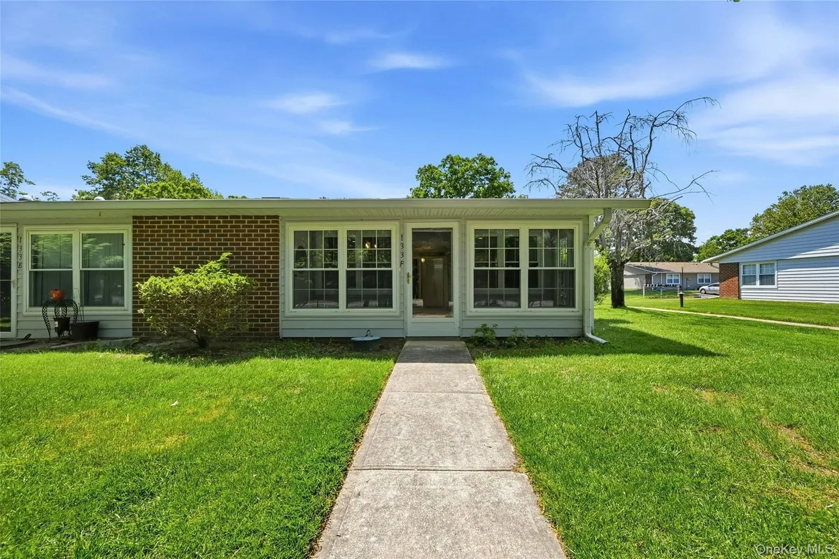 Property Slideshow image 1 of 19 | 133 eastbourne ct f, Brookhaven, NY, 11961