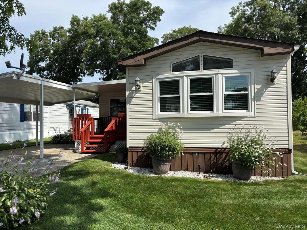 Property Slideshow image 1 of 30 | 1661 old country rd 233, Riverhead, NY, 11901