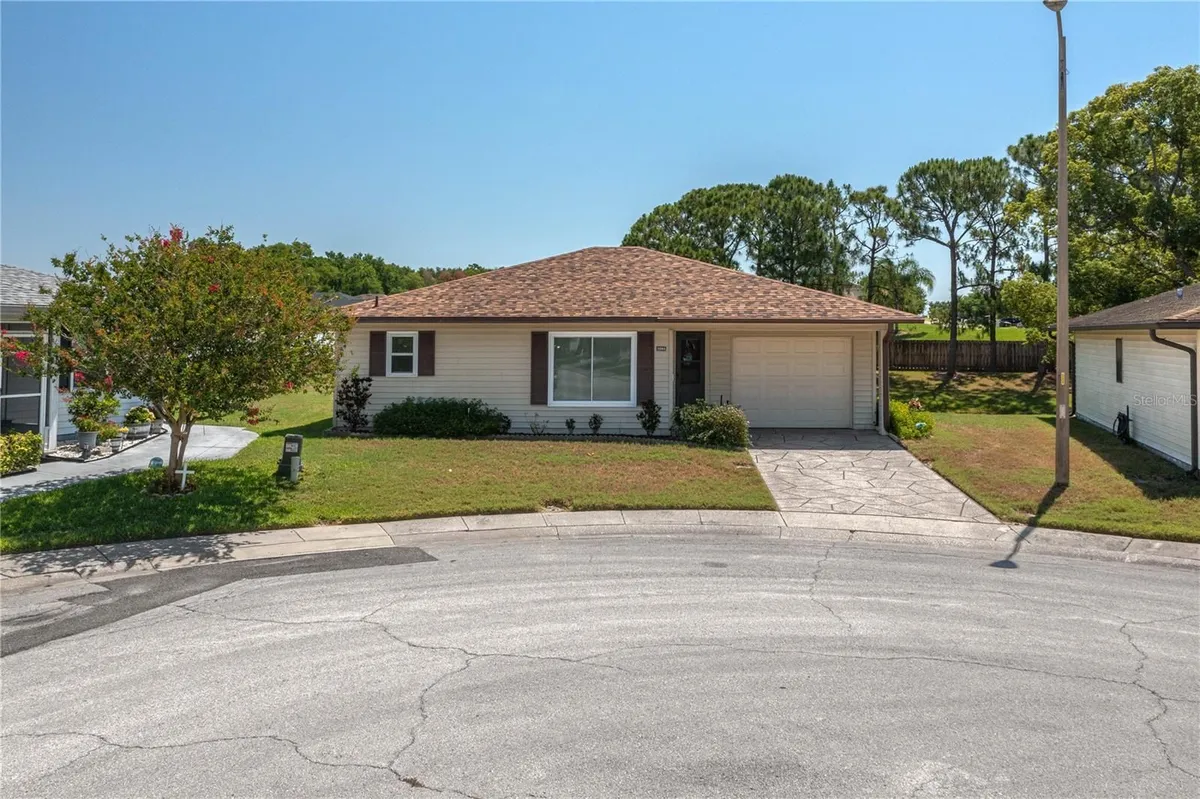 Property Slideshow image 1 of 38 | 3245 prairie dunes cir, Lakeland, FL, 33810