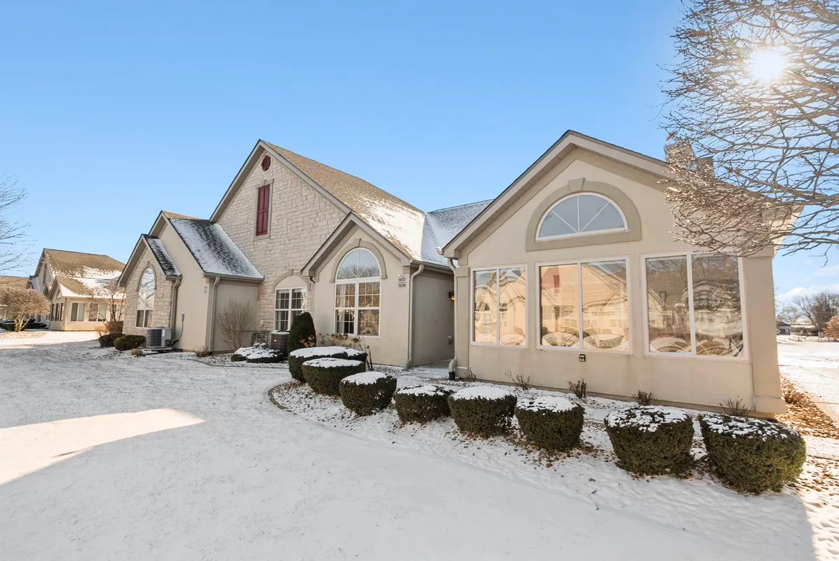 Property Slideshow image 1 of 20 | 18258 murphy cir, Tinley Park, IL, 60487