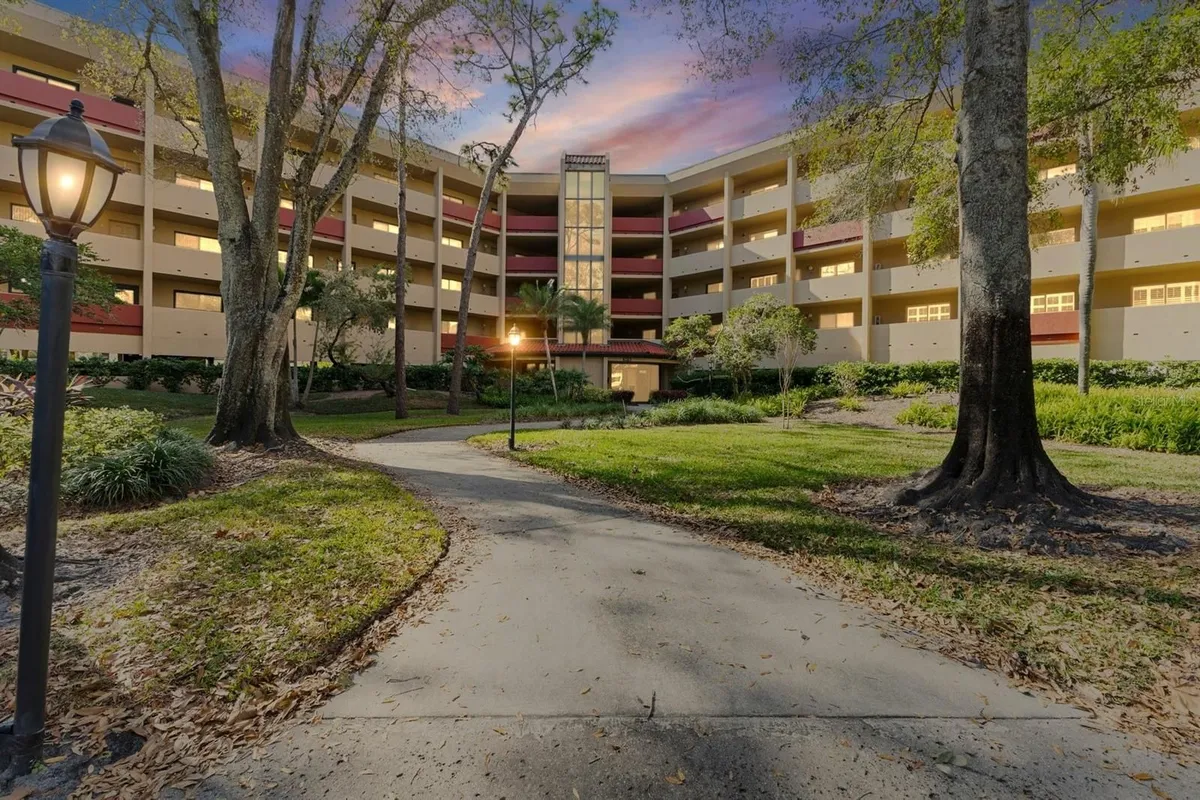 Property Slideshow image 1 of 75 | 3076 eastland blvd 404, Clearwater, FL, 33761