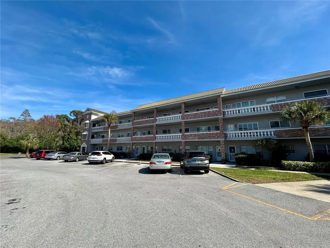 Property Slideshow image 1 of 59 | 2461 rhodesian dr 31, Clearwater, FL, 33763