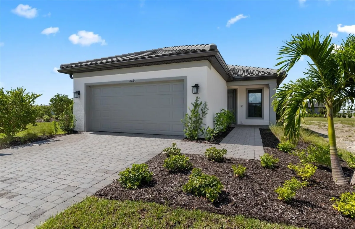 Property Slideshow image 1 of 31 | 1758 blue star ct, North Port, FL, 34289