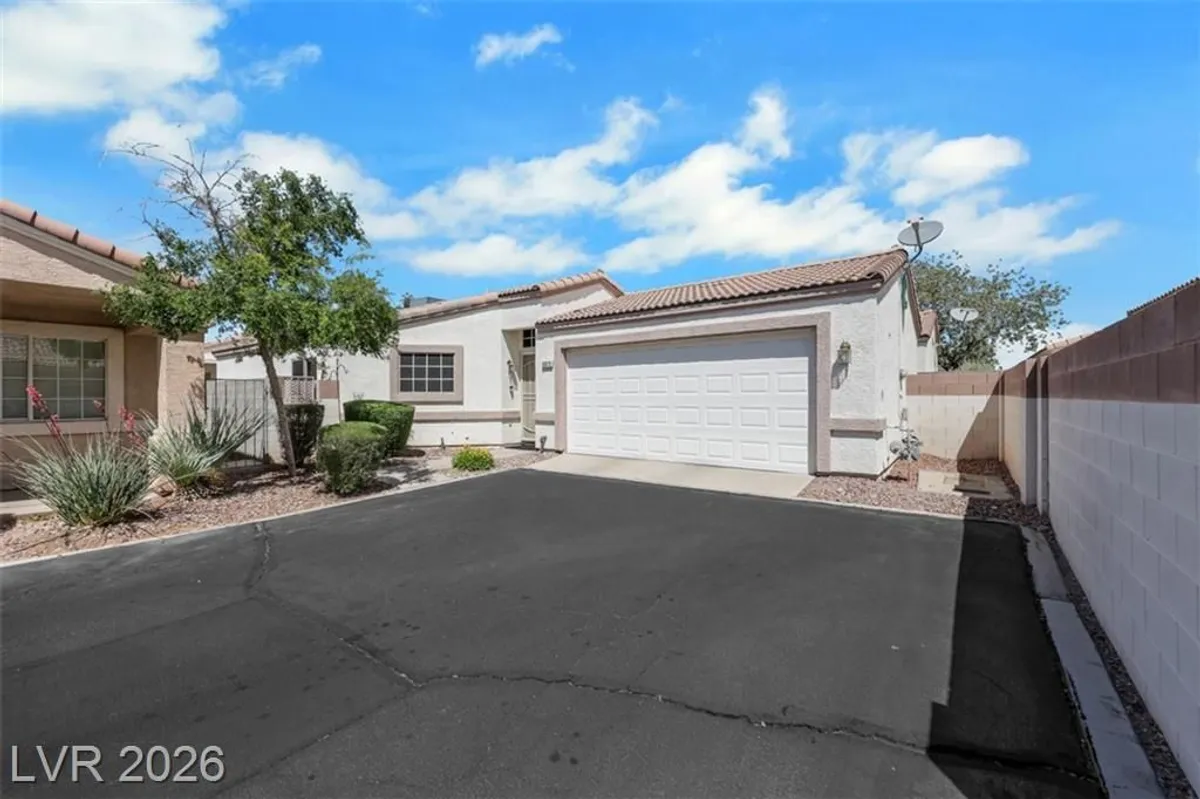 Property Slideshow image 1 of 34 | 5073 mascaro dr, Las Vegas, NV, 89122