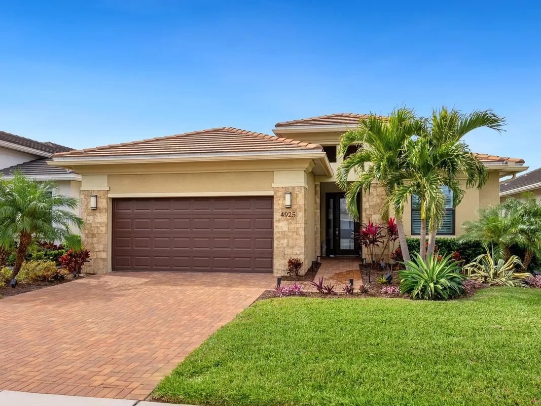 Property Slideshow image 1 of 51 | 4925 surfside cir, Bradenton, FL, 34211
