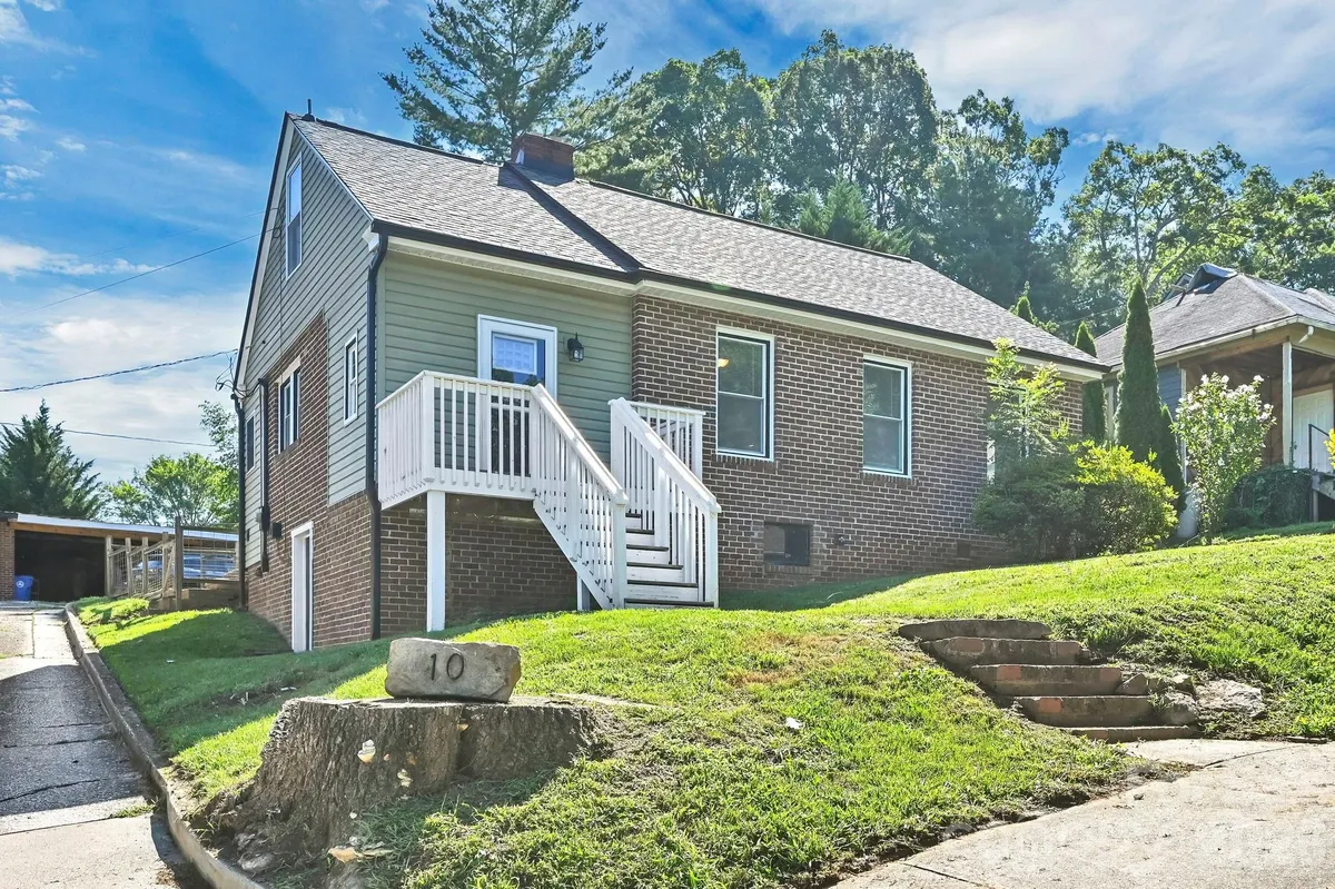 Property Slideshow image 1 of 33 | 10 enka oak st, Candler, NC, 28715