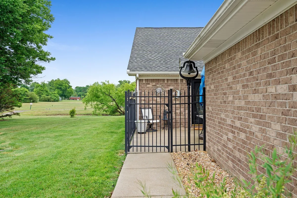 Property Slideshow image 1 of 29 | 816 lock 4 rd 301, Gallatin, TN, 37066