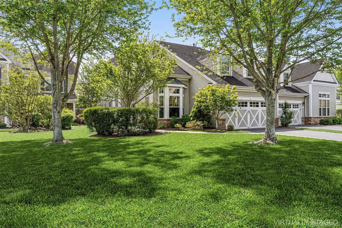 Property Slideshow image 1 of 19 | 179 melody ct, Eastport, NY, 11941