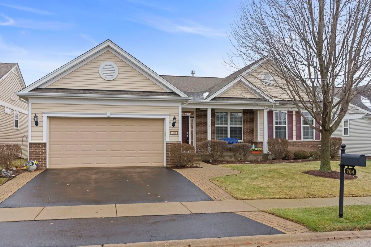 Property Slideshow image 1 of 24 | 704 glory dr, Shorewood, IL, 60404