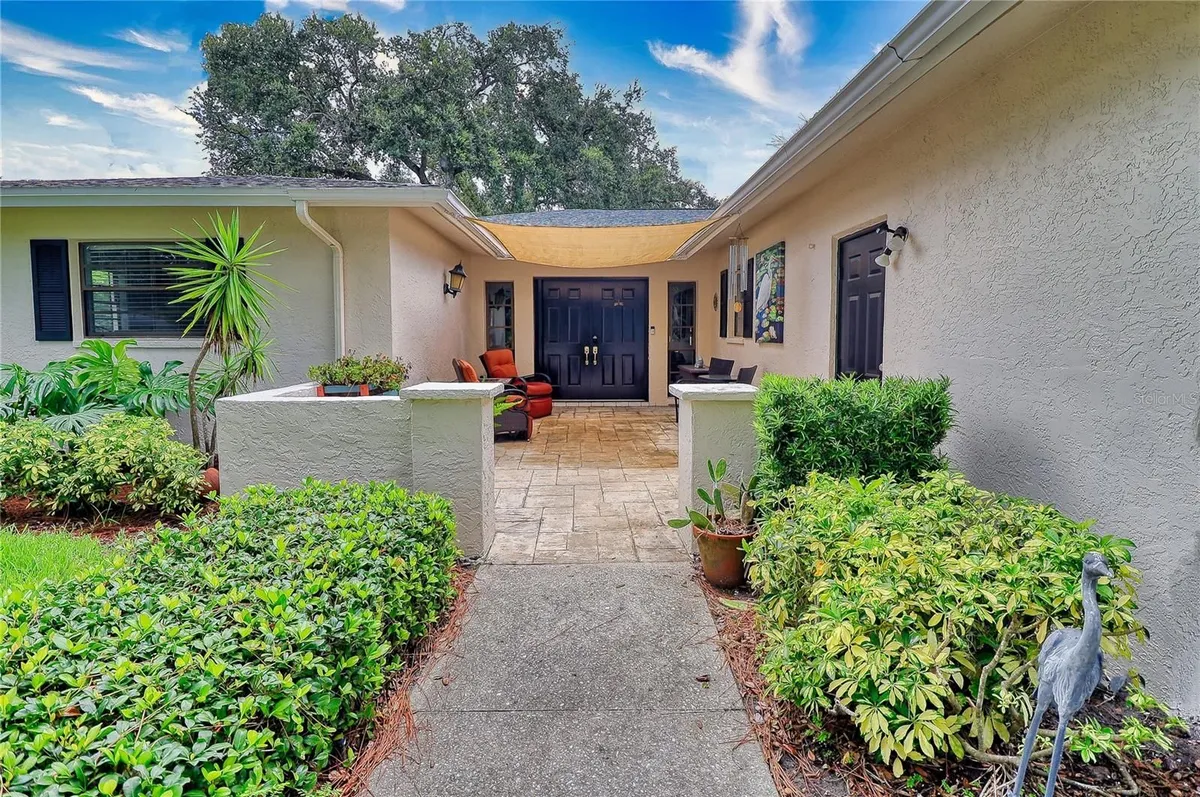 Property Slideshow image 1 of 77 | 7149 fairway bend cir, Sarasota, FL, 34243