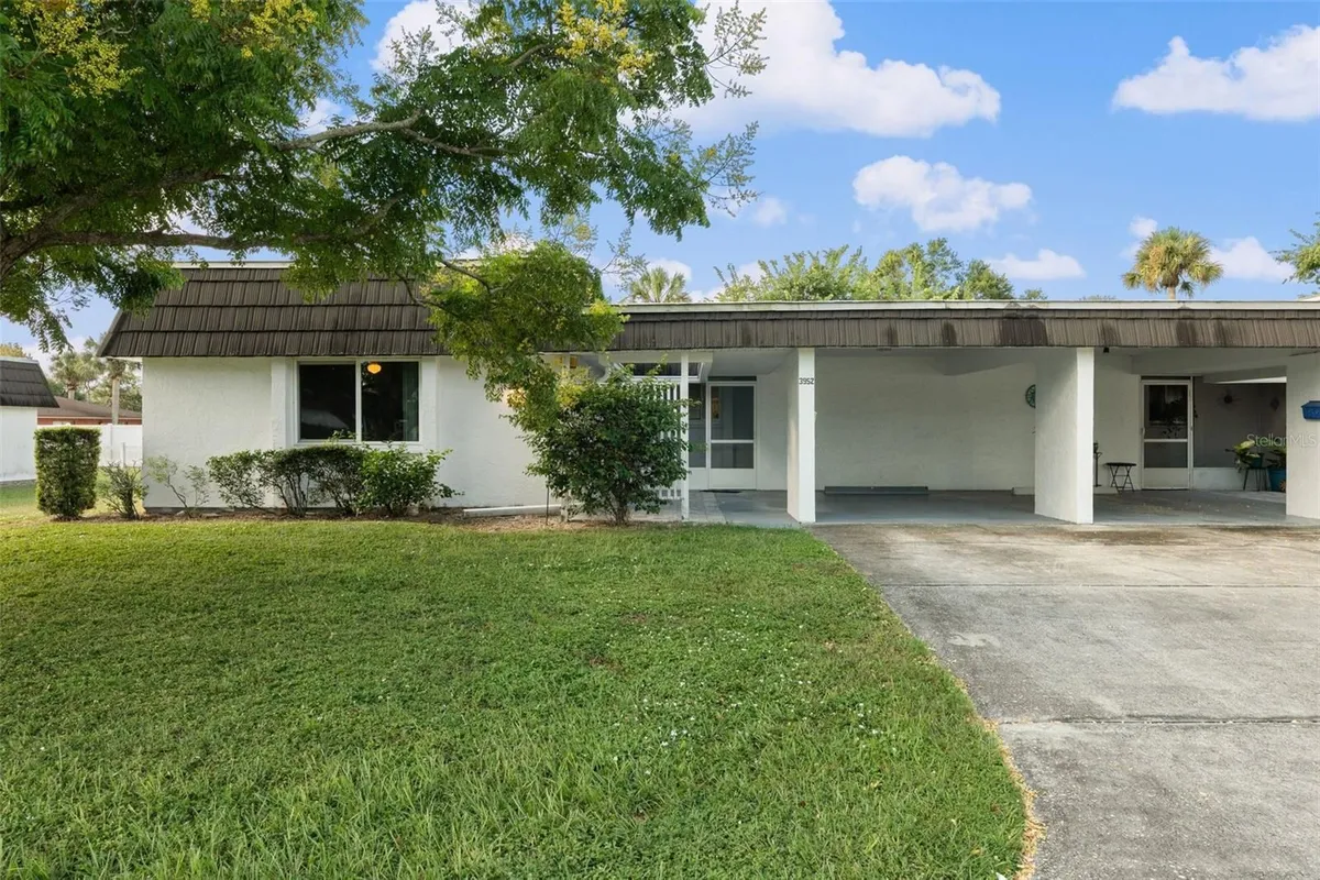 Property Slideshow image 1 of 42 | 3952 ashwood ln 37, Sarasota, FL, 34232