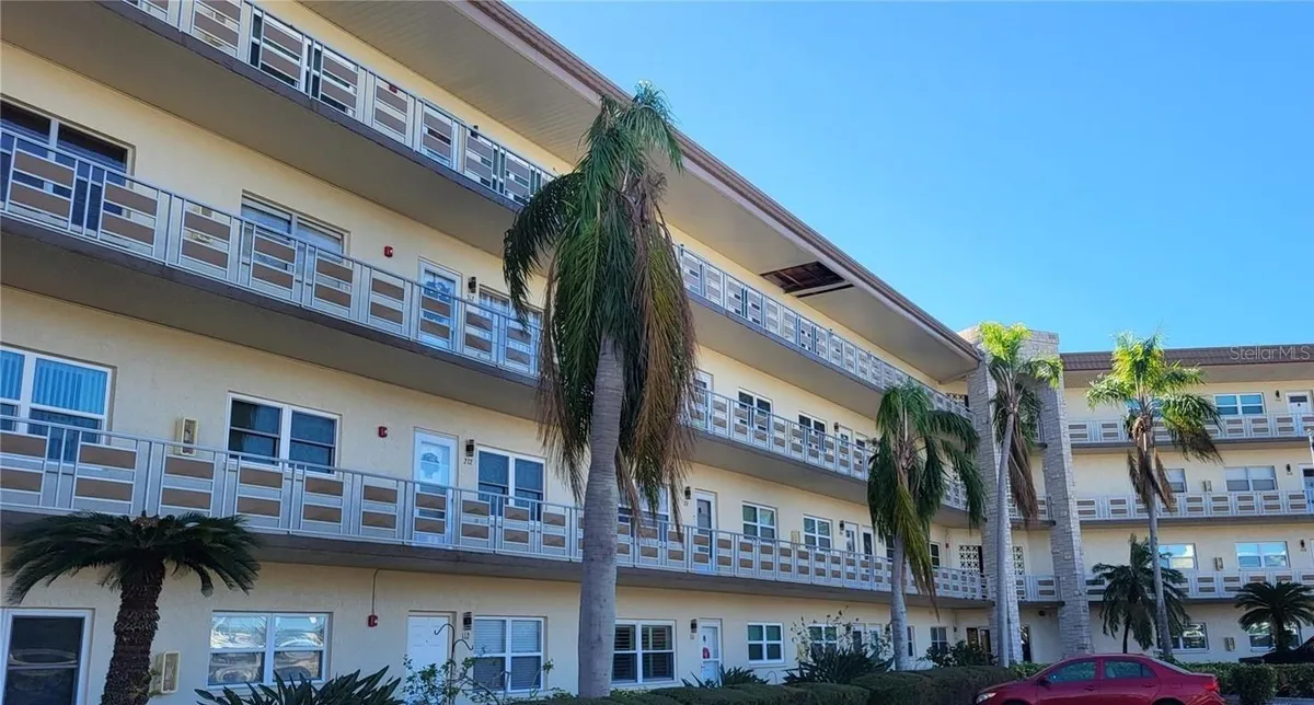 Property Slideshow image 1 of 18 | 5725 80th st n unit 314, St Petersburg, FL, 33709