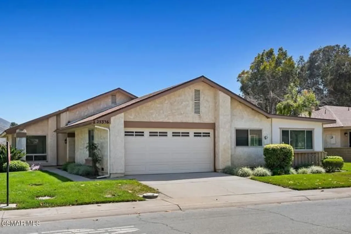 Property Slideshow image 1 of 32 | 25336 village 25 25, Camarillo, CA, 93012