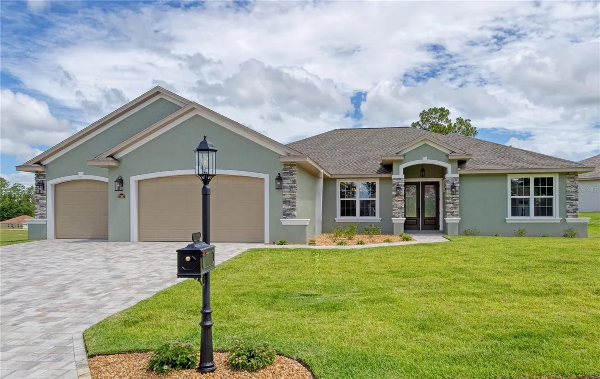 Property Slideshow image 1 of 28 | 17887 sw 72nd street rd, Dunnellon, FL, 34432
