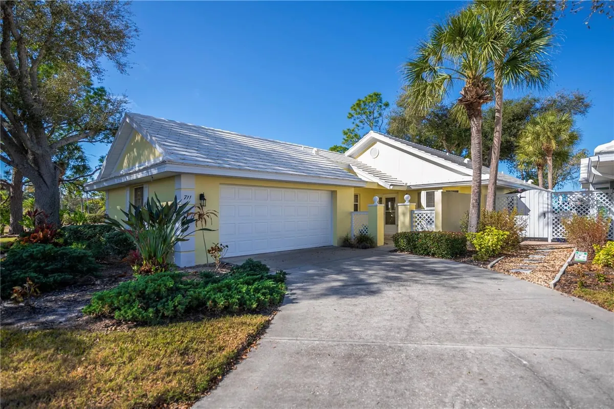 Property Slideshow image 1 of 61 | 711 brightside crescent dr 40, Venice, FL, 34293