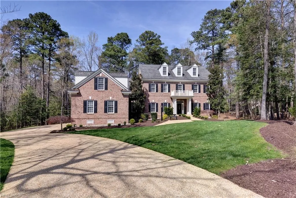 Property Slideshow image 1 of 50 | 105 mossock, Williamsburg, VA, 23188