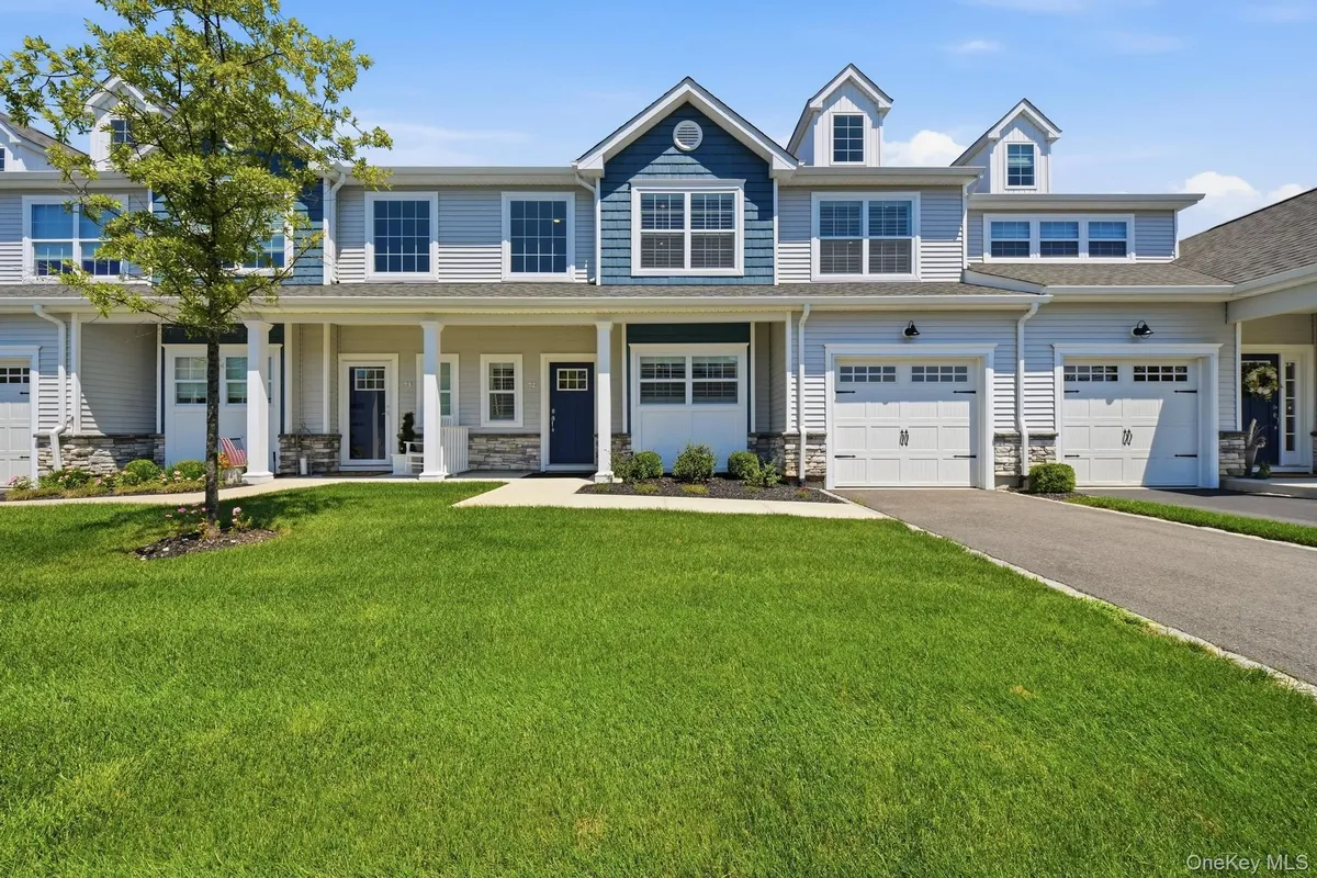 Property Slideshow image 1 of 39 | 72 farm acre cir, Brookhaven, NY, 11766
