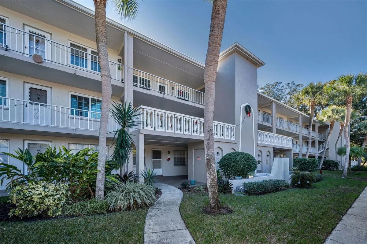 Property Slideshow image 1 of 72 | 841 patricia ave 306, Dunedin, FL, 34698