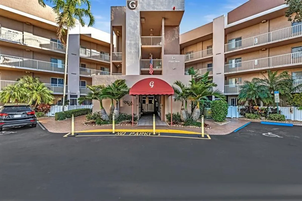 Property Slideshow image 1 of 70 | 7802 trent dr # 406, Tamarac, FL, 33321