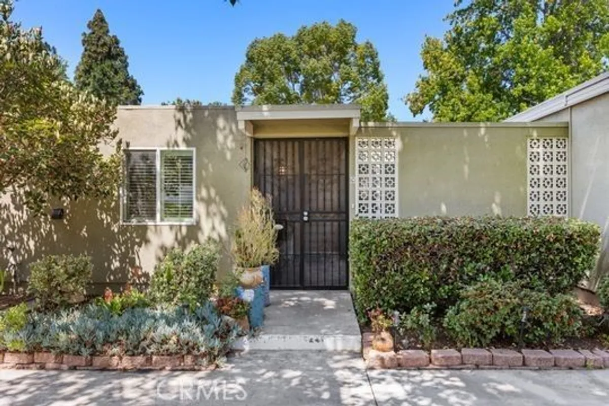 Property Slideshow image 1 of 33 | 153 avenida majorca c c, Laguna Woods, CA, 92637