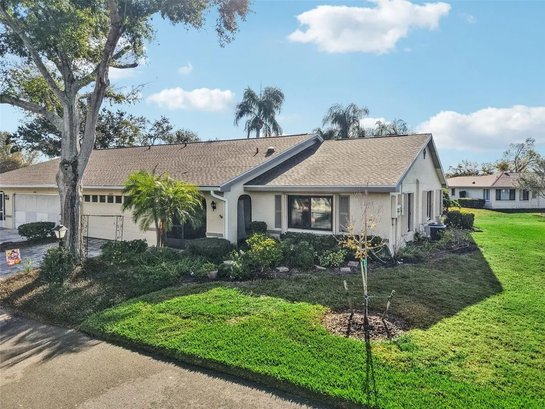 Property Slideshow image 1 of 68 | 2322 lancaster dr, Sun City Center, FL, 33573