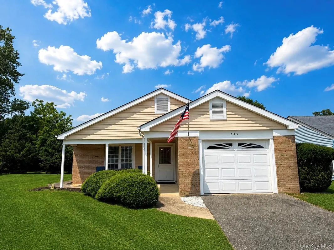 Property Slideshow image 1 of 17 | 545 stratford ln, Brookhaven, NY, 11961