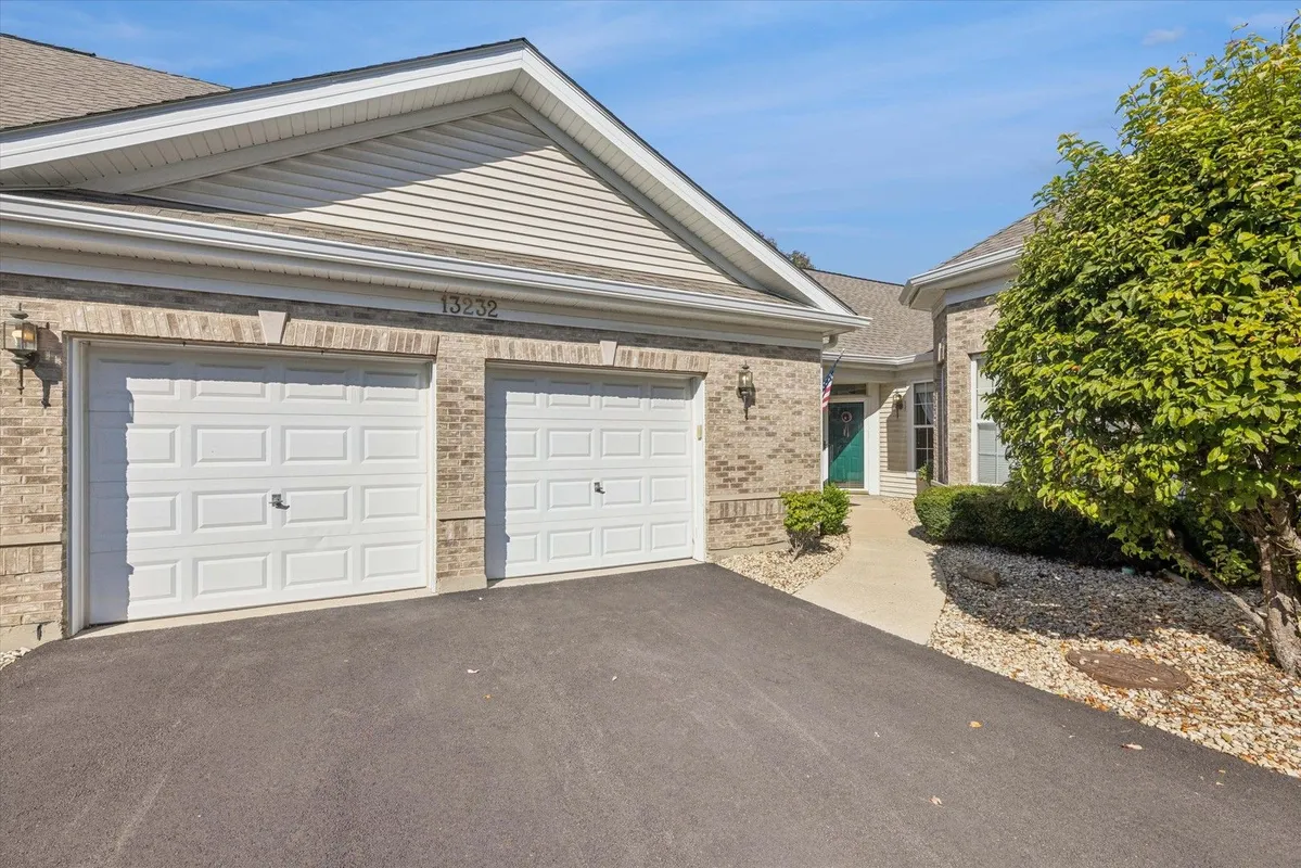 Property Slideshow image 1 of 14 | 13232 s bayberry ln, Plainfield, IL, 60544