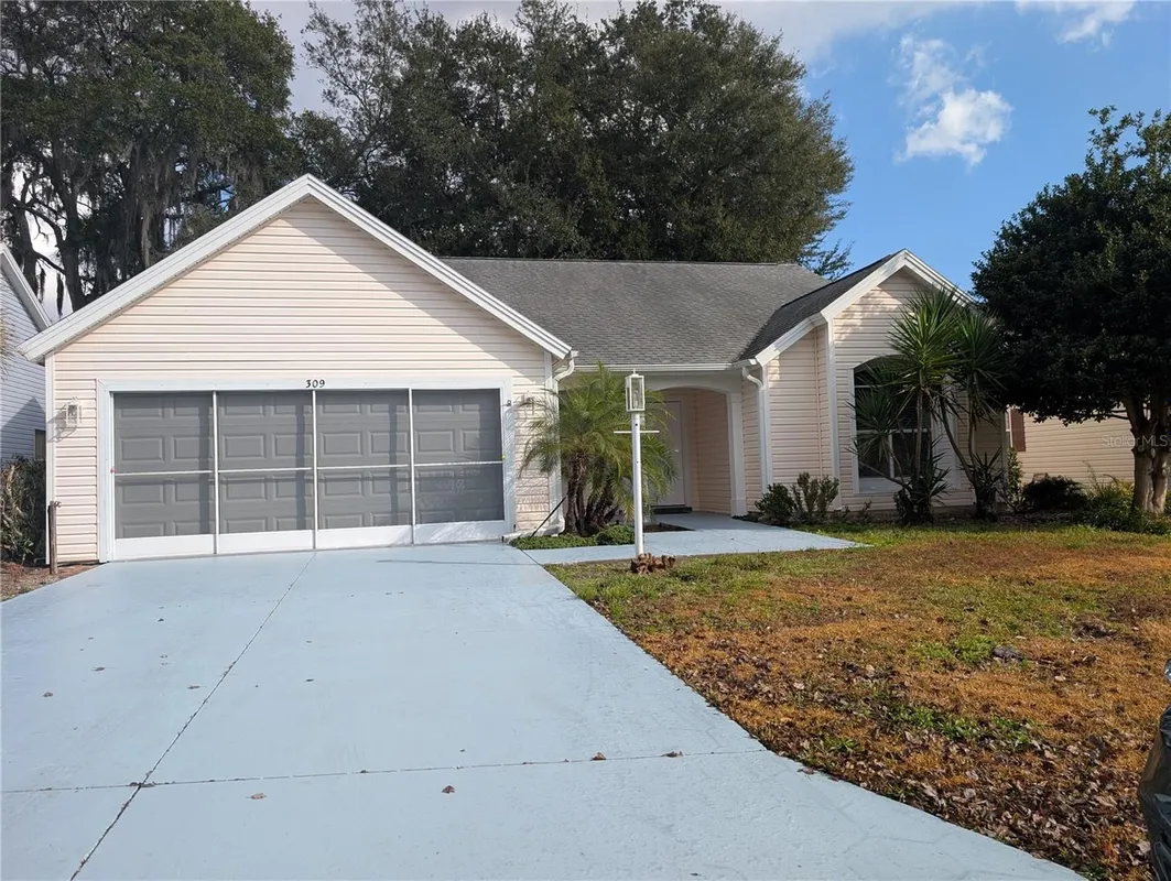 Property Slideshow image 1 of 28 | 309 chula vista ave, Lady Lake, FL, 32159