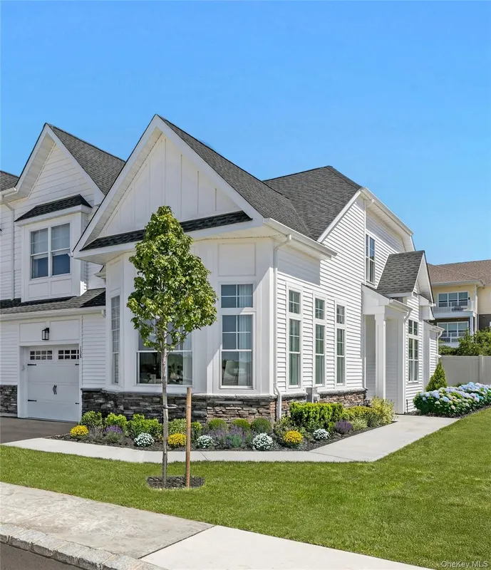 Property Slideshow image 1 of 27 | 128 juniper ln 26, Brookhaven, NY, 11980