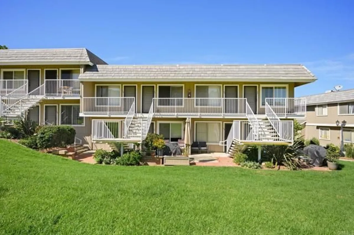 Property Slideshow image 1 of 19 | 27725 mountain mdw 27, Escondido, CA, 92026