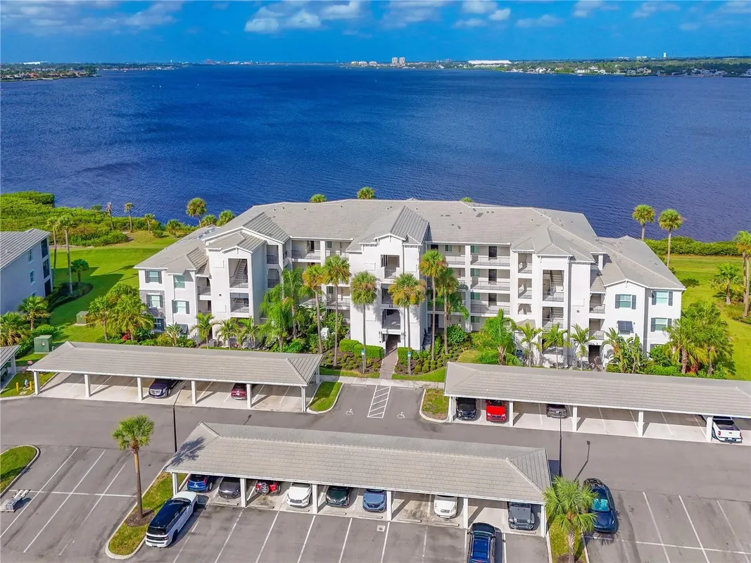 Property Slideshow image 1 of 74 | 910 tidewater shores loop 102, Bradenton, FL, 34208
