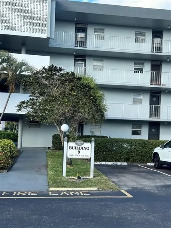 Property Slideshow image 1 of 8 | 2861 nw 47th ter 104b, Lauderdale Lakes, FL, 33313