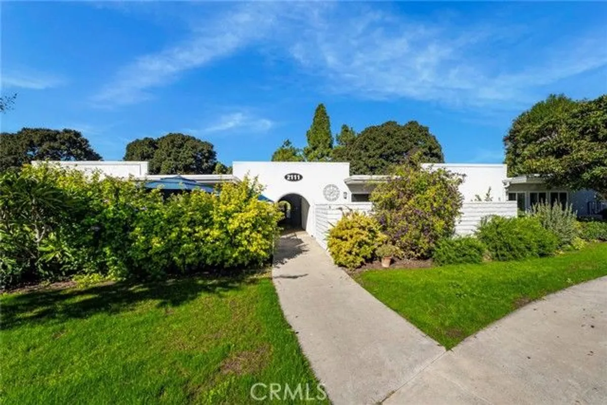 Property Slideshow image 1 of 17 | 2111 via puerta s, Laguna Woods, CA, 92637