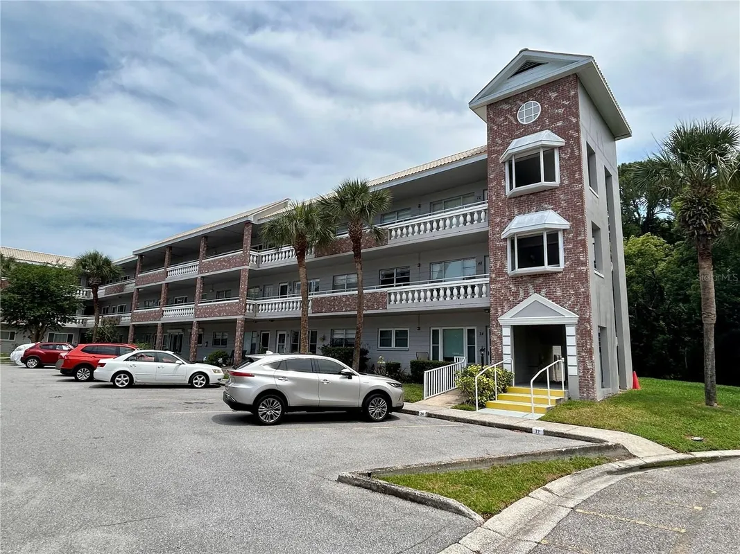 Property Slideshow image 1 of 44 | 2461 rhodesian dr 51, Clearwater, FL, 33763