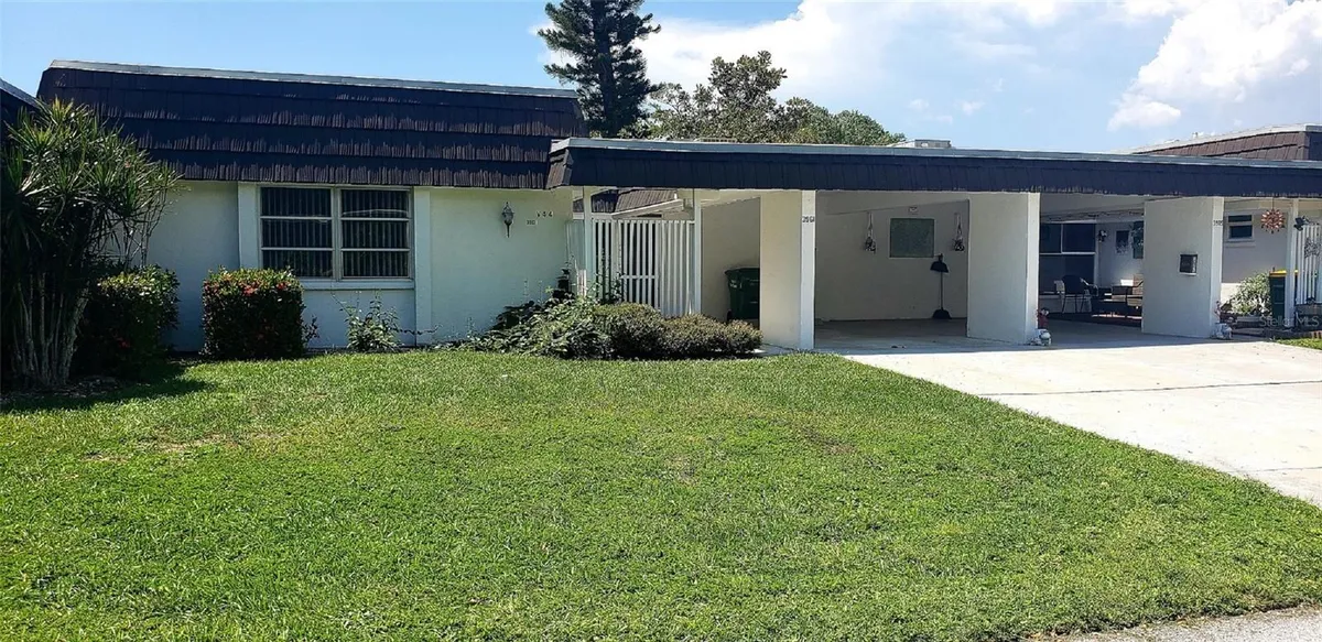 Property Slideshow image 1 of 1 | 3961 ashwood ln 44, Sarasota, FL, 34232