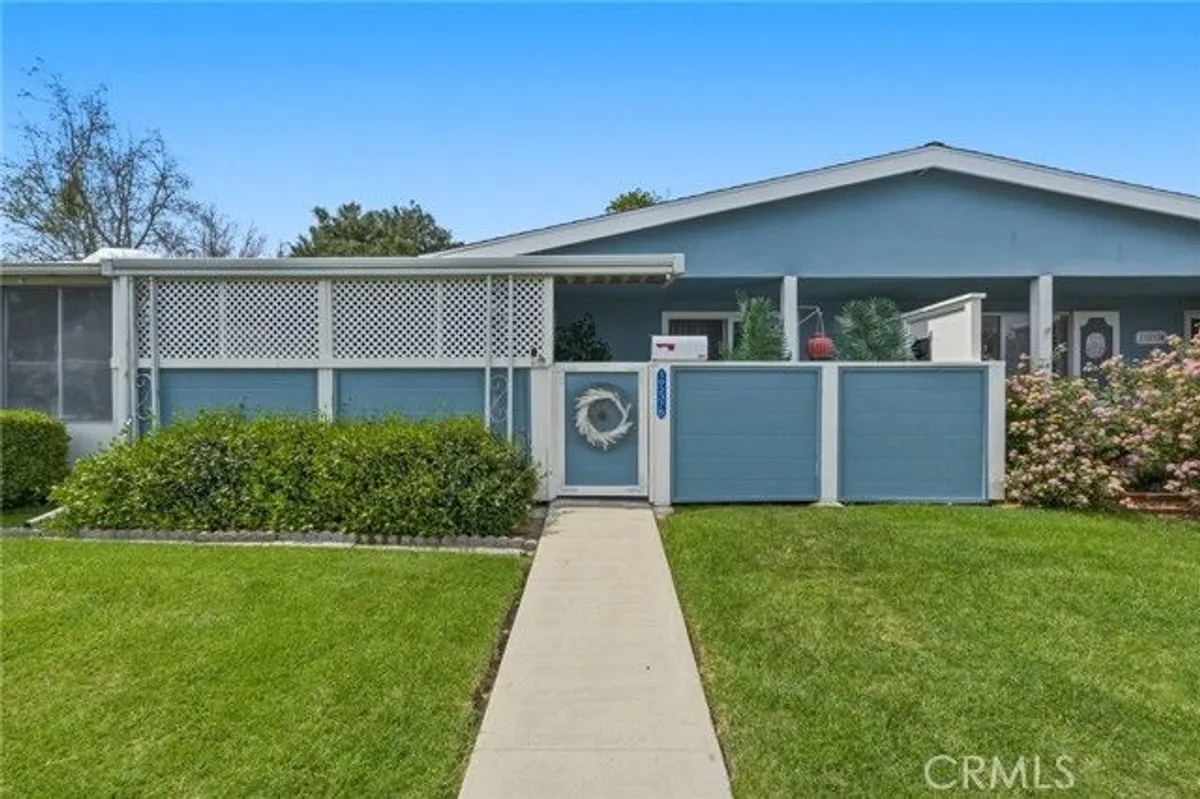 Property Slideshow image 1 of 47 | 19237 avenue of the oaks b, Newhall, CA, 91321