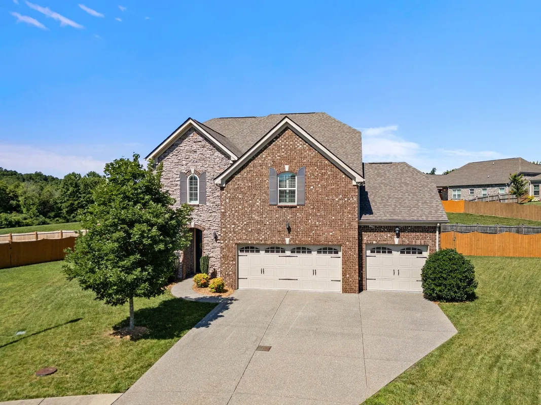Property Slideshow image 1 of 53 | 995 waterstone dr, Lebanon, TN, 37090